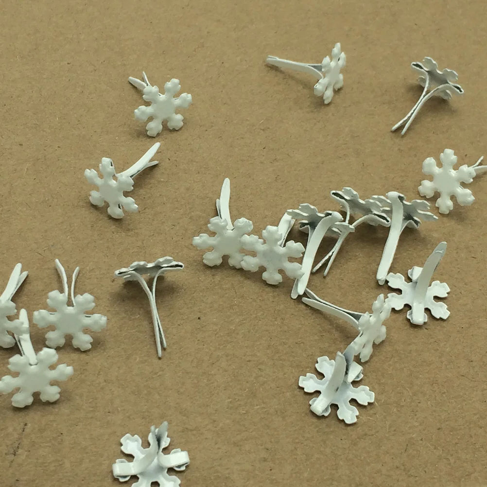 Flocon de neige Scrapbooking Embellissement Fastener, Brads Metal Crafts, Ulcère Christmas Decoration, Comme montré, 50 Pcs