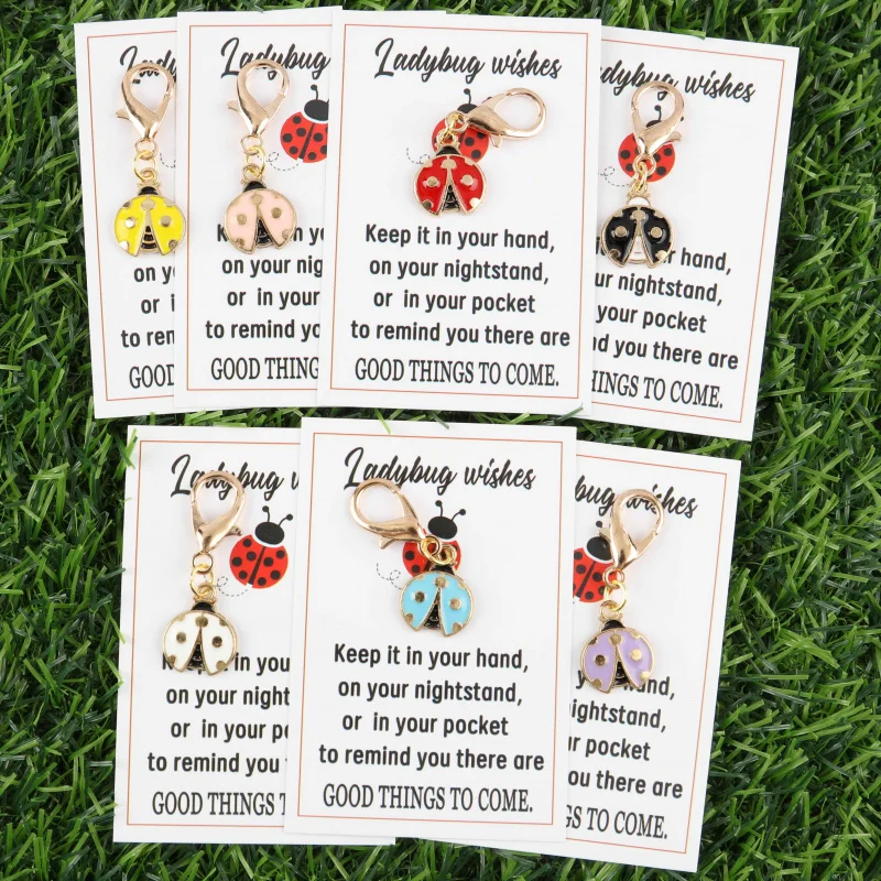 Conjunto de 7 peças de chaveiros de joaninha fofos, cartão de felicitações Ladybug's Wish, chaveiro decorativo para mochila, é um souvenir ideal.