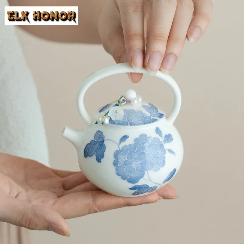 130ml Hand Drawn Blue Lotus Flower Teapot Zen Ceramic Loop-handled Teapot Tea Brewing Kettle With Filter Pot Teaware Ornaments