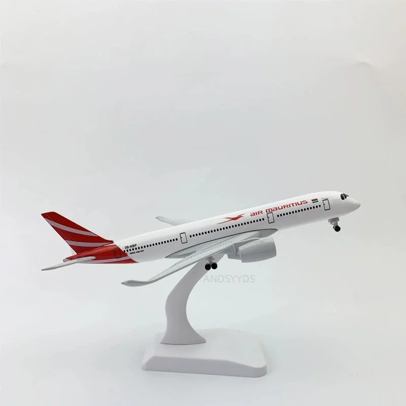 

Миниатюрная модель самолета A350 авиакомпании Mauritius Airways, 20 см, масштаб 1/300, металлическая литая авиамодель с колесами, игрушка для взрослых, забавная авиационная модель