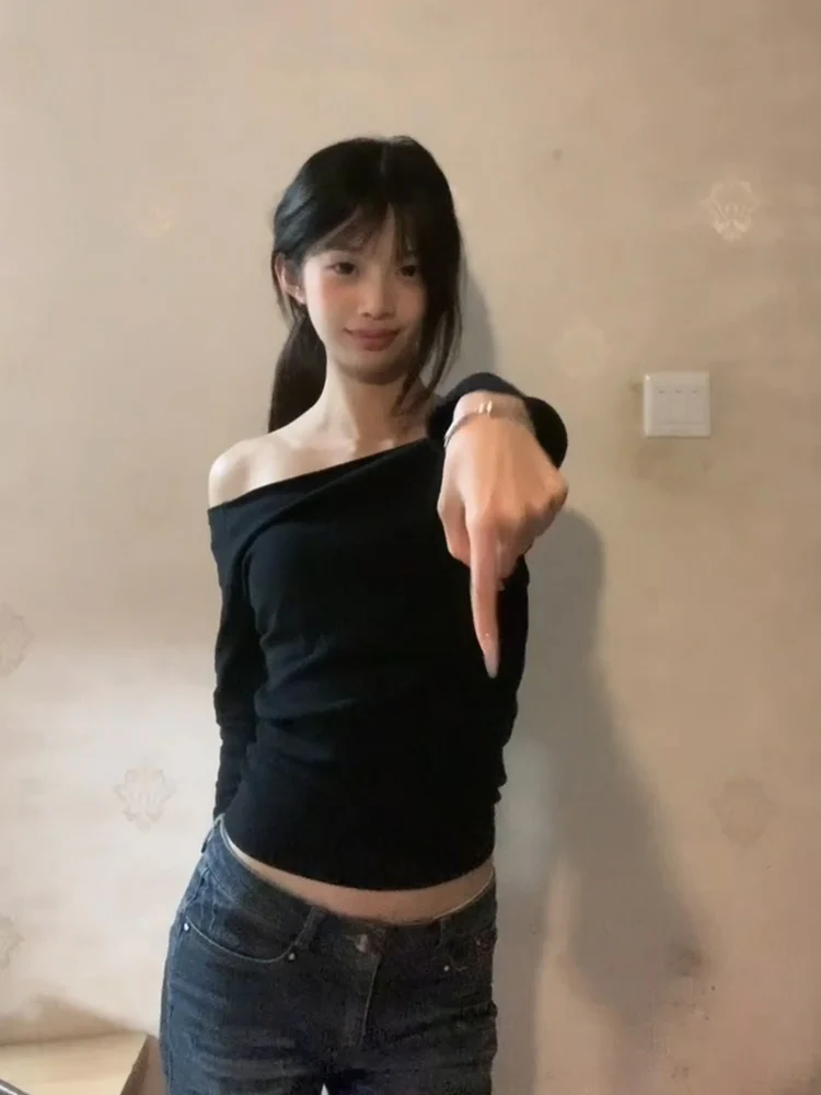 Black one neck slanted off shoulder long sleeved T-shirt for women in autumn 2025 new style, inner bottom shirt, outer top for s