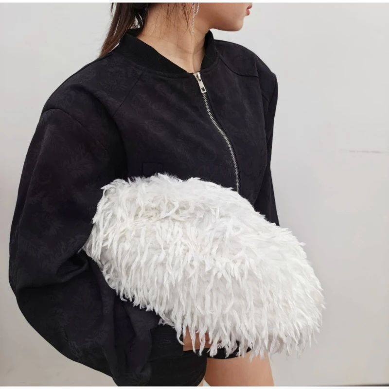 Lange, lockige, flauschige Kunstfell-Clutch-Tasche, Damen-Handtasche mit plissierter Wolken-Plüsch-Textur für Party, Hochzeit, elegante Abendtasche, Herbst-Winter – Detail 4