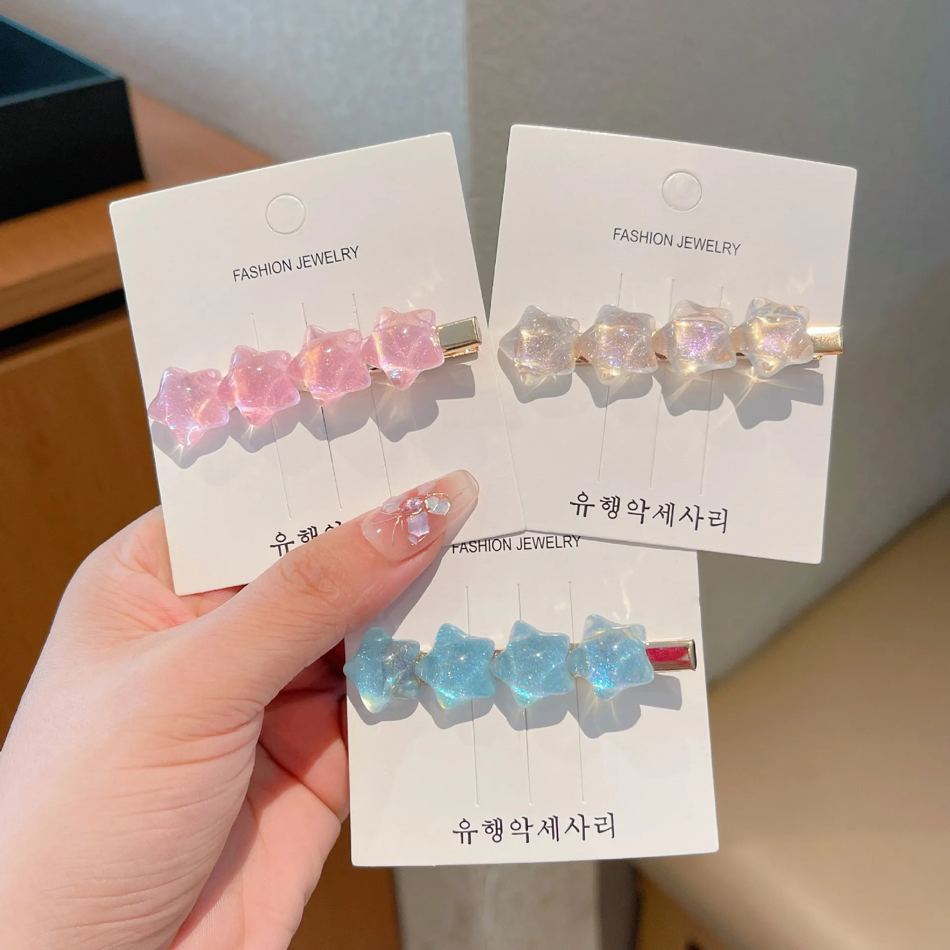 

Popular Gradient Star Hair Clip With Broken Hair Duckbill Bangs Clip Soft Girl Edge Clip Dopamine Hair Accessories Gifts