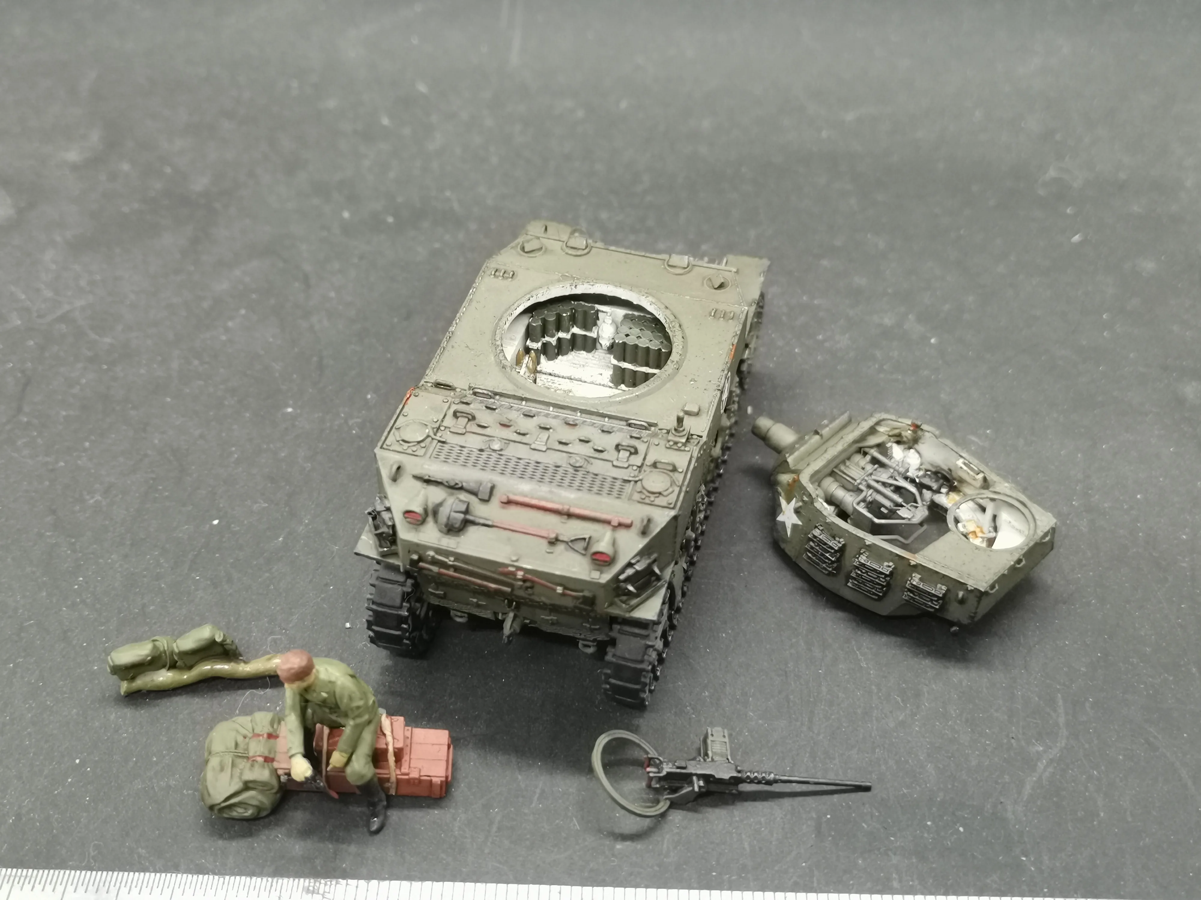 1:72 WWII American M8 self-propelled howitzer, finished model, internal structure