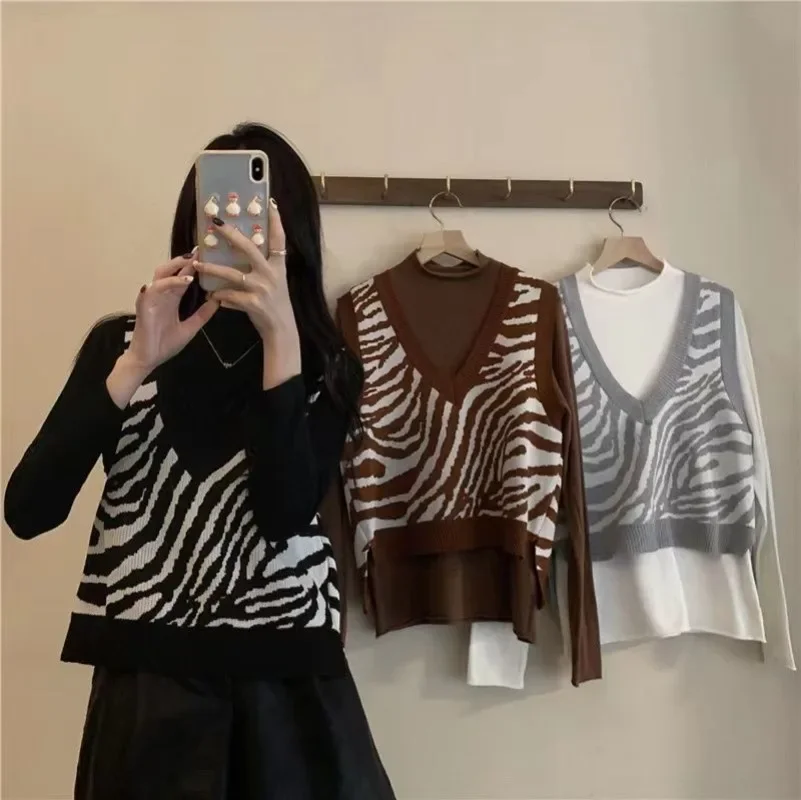 Damesmode Retro Amerikaanse V-hals Zebra-Streep Gebreide Tank Top Mouwloos Cropped Vest Herfst Winter Gelaagde Trui Vest