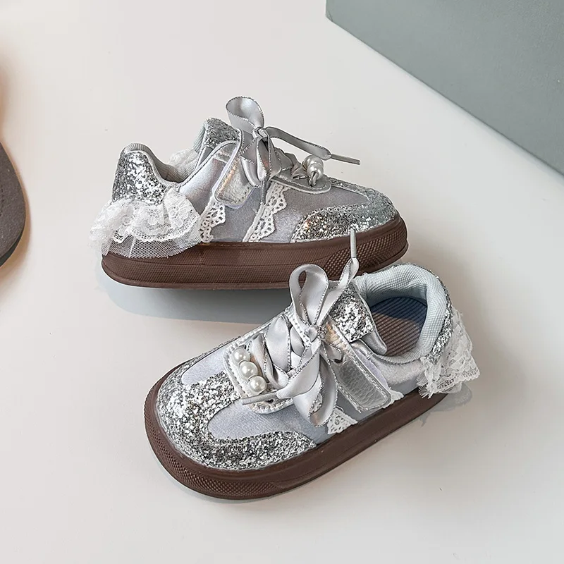 أحذية كاجوال مسطحة القاع مزينة بالترتر الكريستالي للفتيات للربيع والخريف بتصميم لؤلؤي للأطفال.