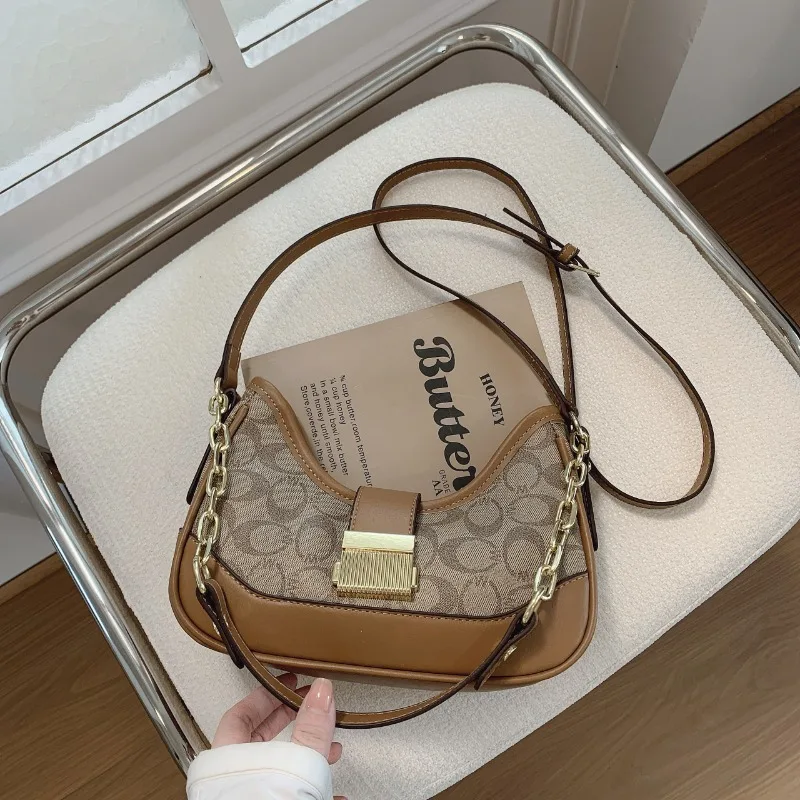 

Stylish Casual Vintage Clutch Bag For Women Featuring Solid Color Leather And Trendy Crossbody Strap