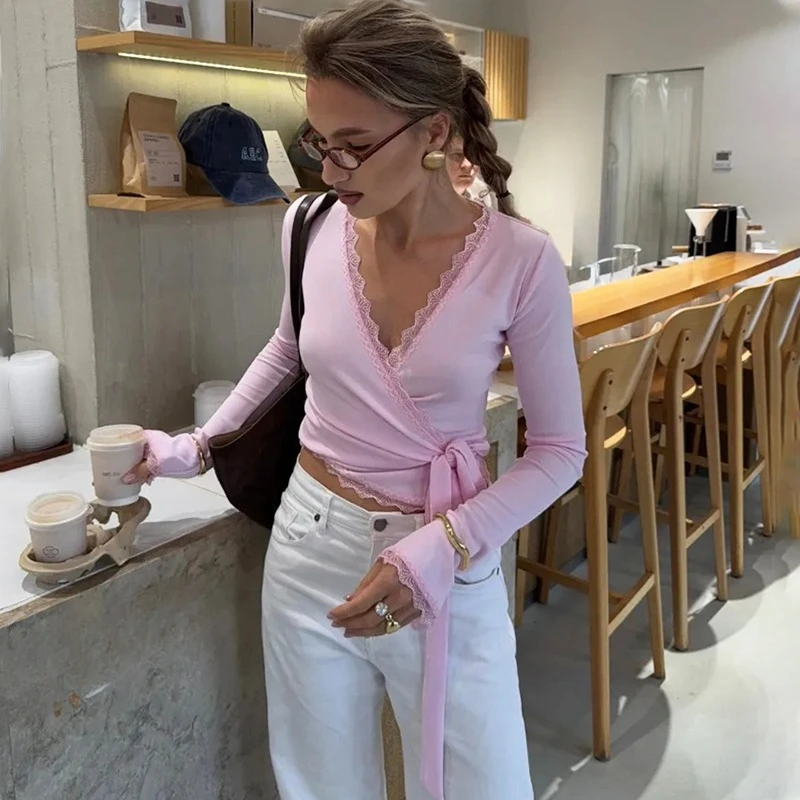 

TARUXY Sexy Lace Trim Lace Up T-Shirt Women's Solid V-Neck Slim Long-Sleeved T-Shirt Spring Summer Dating Commuting Fashion Top