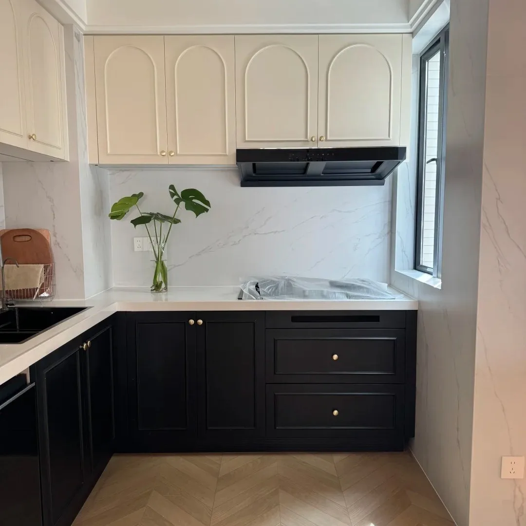％Best-selling Minimalist Black French-style Pine Wood Factory-customized Kitchen Cabinets Water Resistant Multi-Functional Wheel