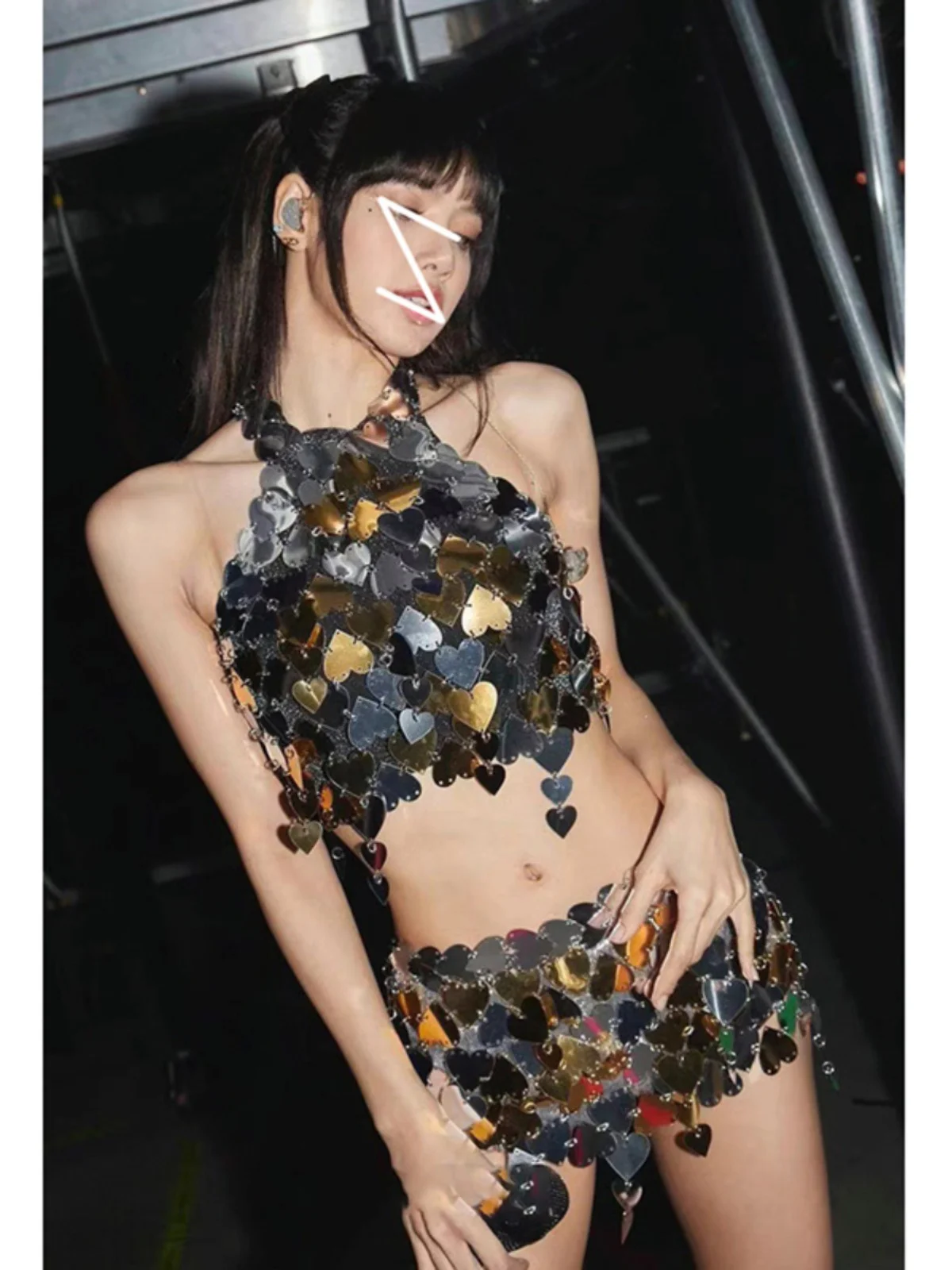 

Sexy Heavy Work Love Heart Sequin Ne Hanging Top Hollow out Wrap around Skirt Performance Outfit Set Women's Faion Ensemble