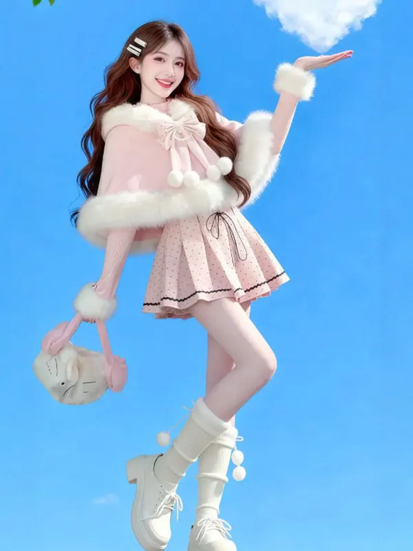 

Зимний модный комплект из трех предметов: шапка, пальто, базовая футболка. Удобная теплая женская одежда с круглым вырезом и длинными рукавами.