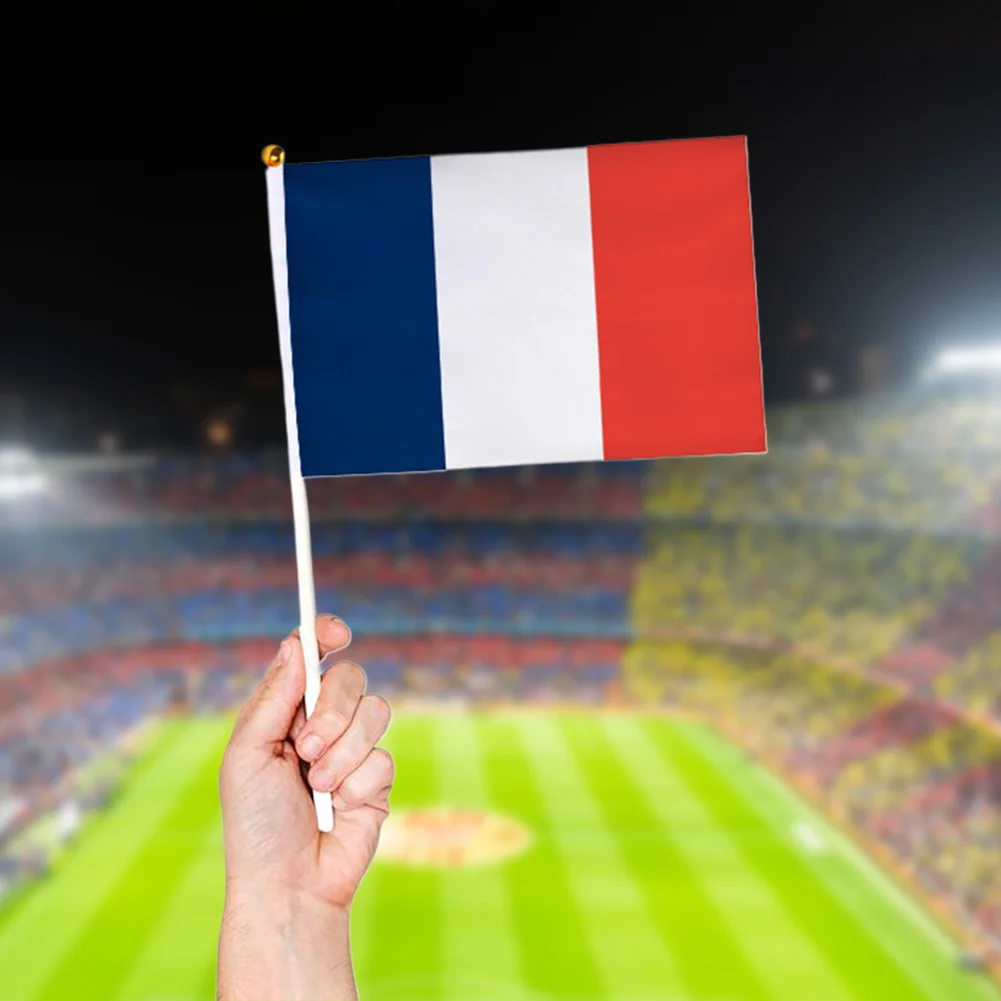 24 قطعة علم محمول باليد مع أقطاب أعلام الدولة العالمية أعلام المنتخب الوطني لتزيين الحفلات والنوادي الرياضية