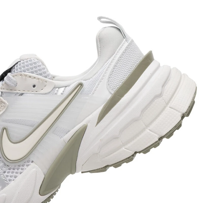 Новое поступление оригинальных женских кроссовок для бега NIKE W V2K RUN