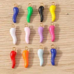 色とりどりの樹脂製チリペッパーチャーム、ジュエリー作り用のかわいいペンダント、イヤリング、ネックレス、ブレスレット、工芸品用品、5x19mm、10個