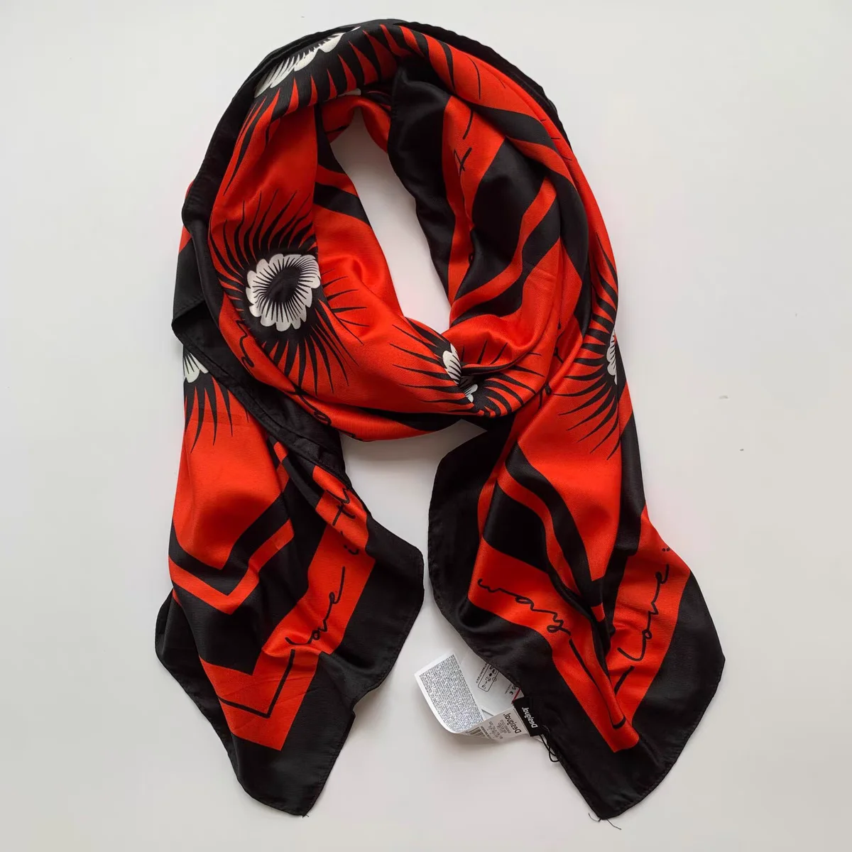 Original order for foreign trade: A beautifully printed red square scarf from Spain