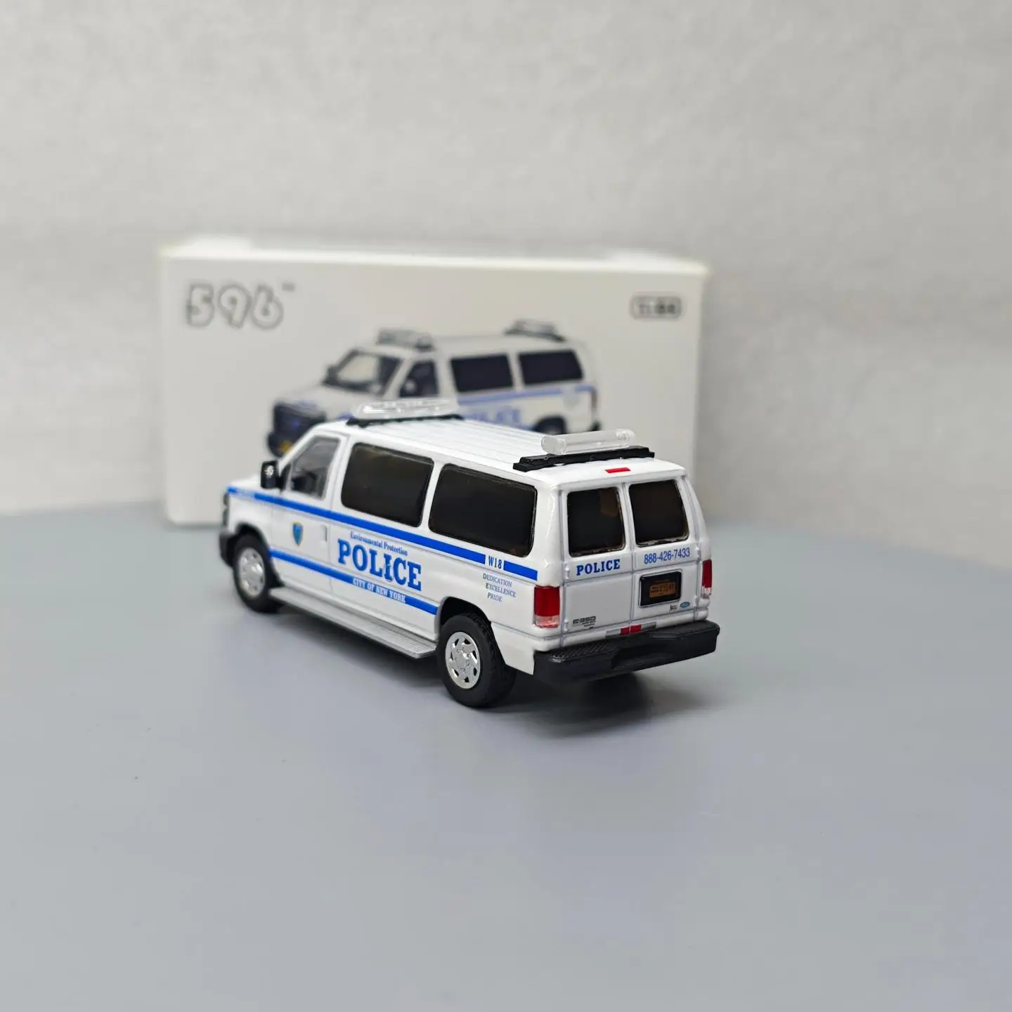 596 Model 1:64 E350 VAN Chicago/NY Fire protection Environmental protection car model