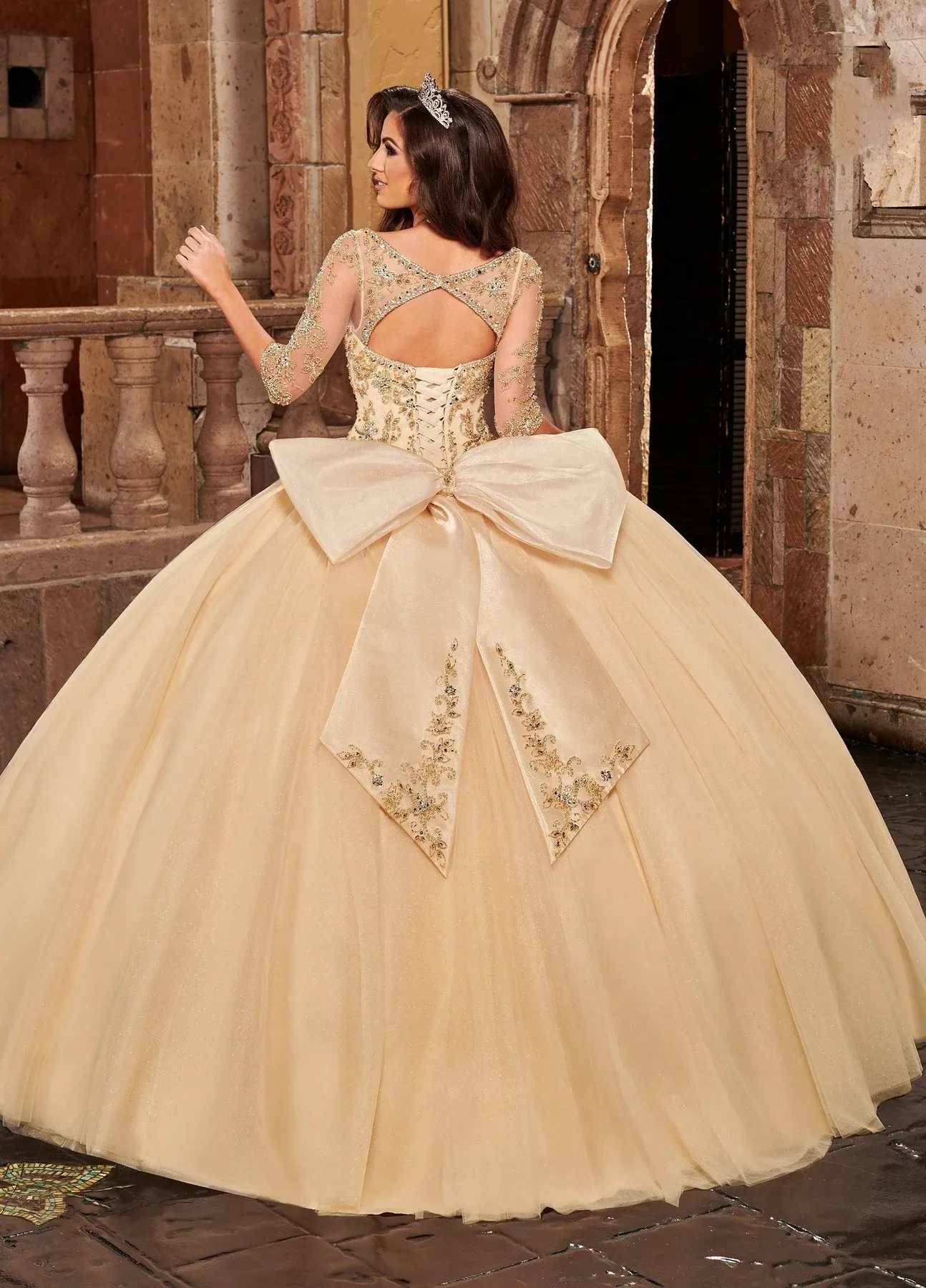 Champagne Charro Quinceanera Dresses Ball Gown Half Sleeves Tulle Appliques Beaded Puffy Mexican Sweet 16 Dresses 15 Anos