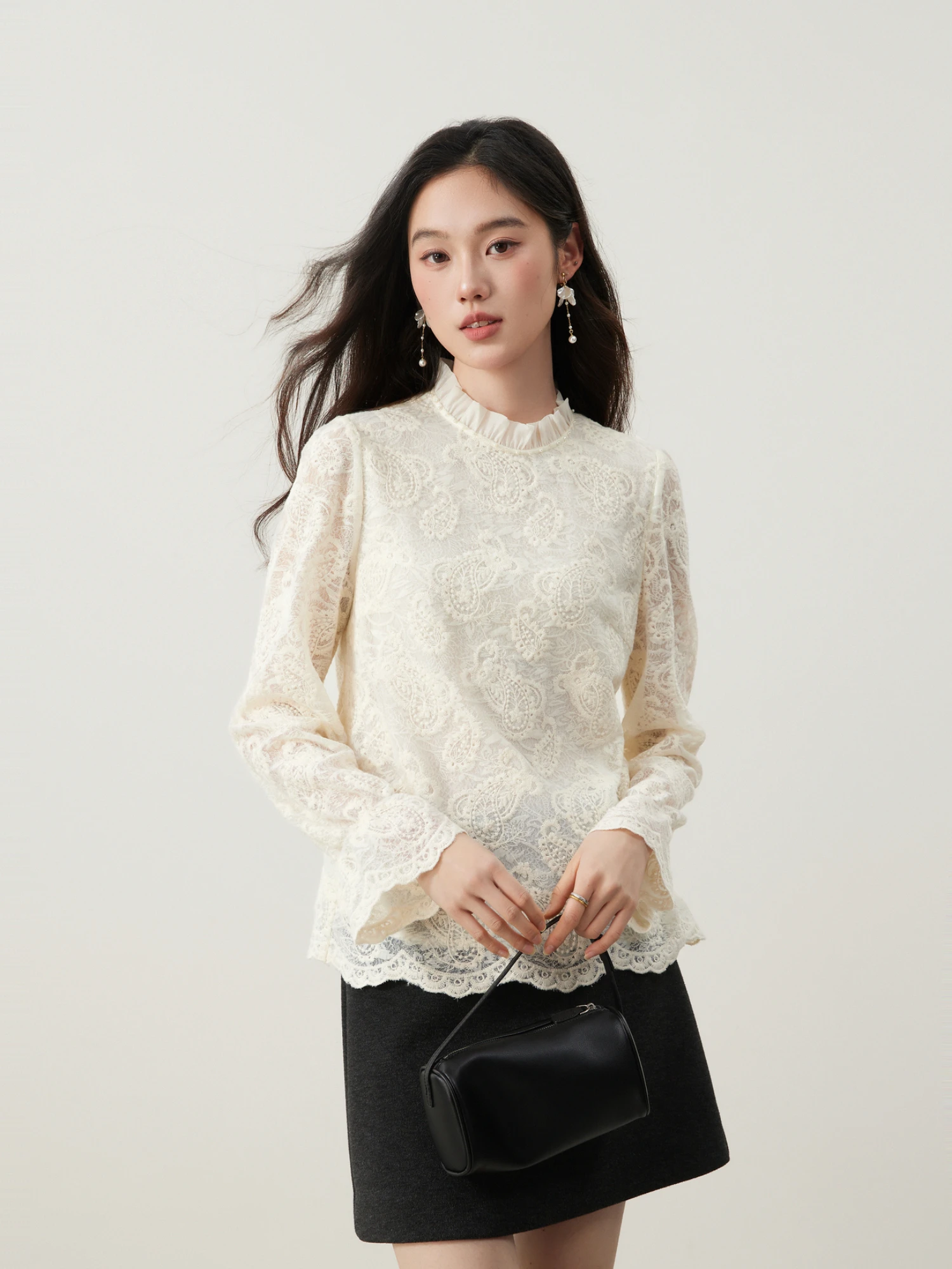 

Женская базовая блузка с кружевной отделкой, ажурной вышивкой, во французском стиле, с круглым вырезом, длинными рукавами, прямого кроя, из полиэфирного волокна