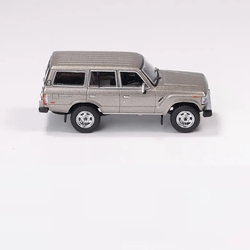 GCD 1:64  Land Crui-ser LC60 SUV Series Alloy Simulation Model Car