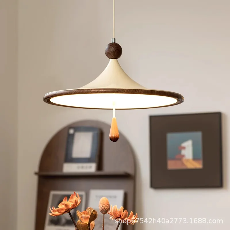 

Medieval style Maillard restaurant chandelier French medieval table lamp Cream style bar lamp Song Dynasty aesthetic round table