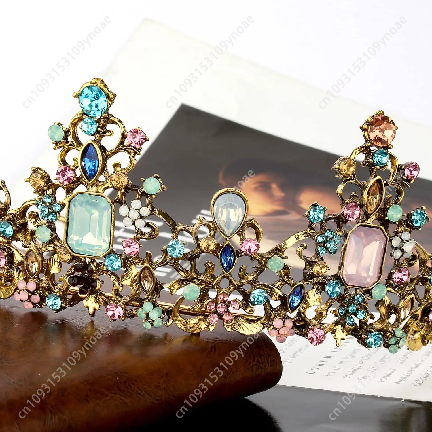 Рисунок 2 - Винтажные короны в стиле барокко для женщин