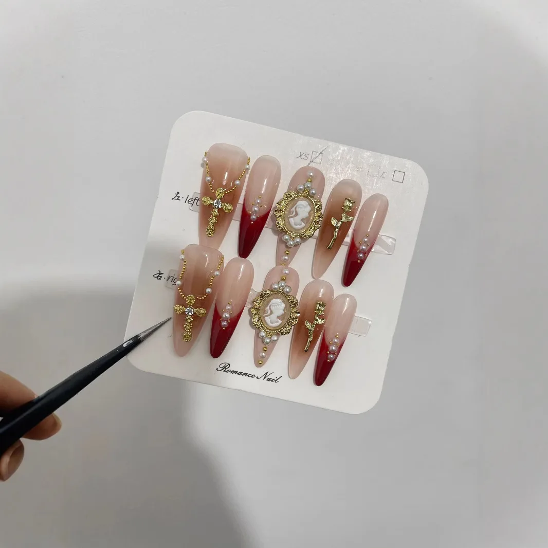 10 stuks handgemaakte gotische pers op nagels donkerrood 3D boog lange amandel nep nageltips draagbaar Europese heavy metal valse nageltips