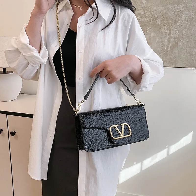 

Новая модная сумка на цепочке, изысканная универсальная маленькая квадратная сумка через плечо, женская косая сумка для пригородных поездок