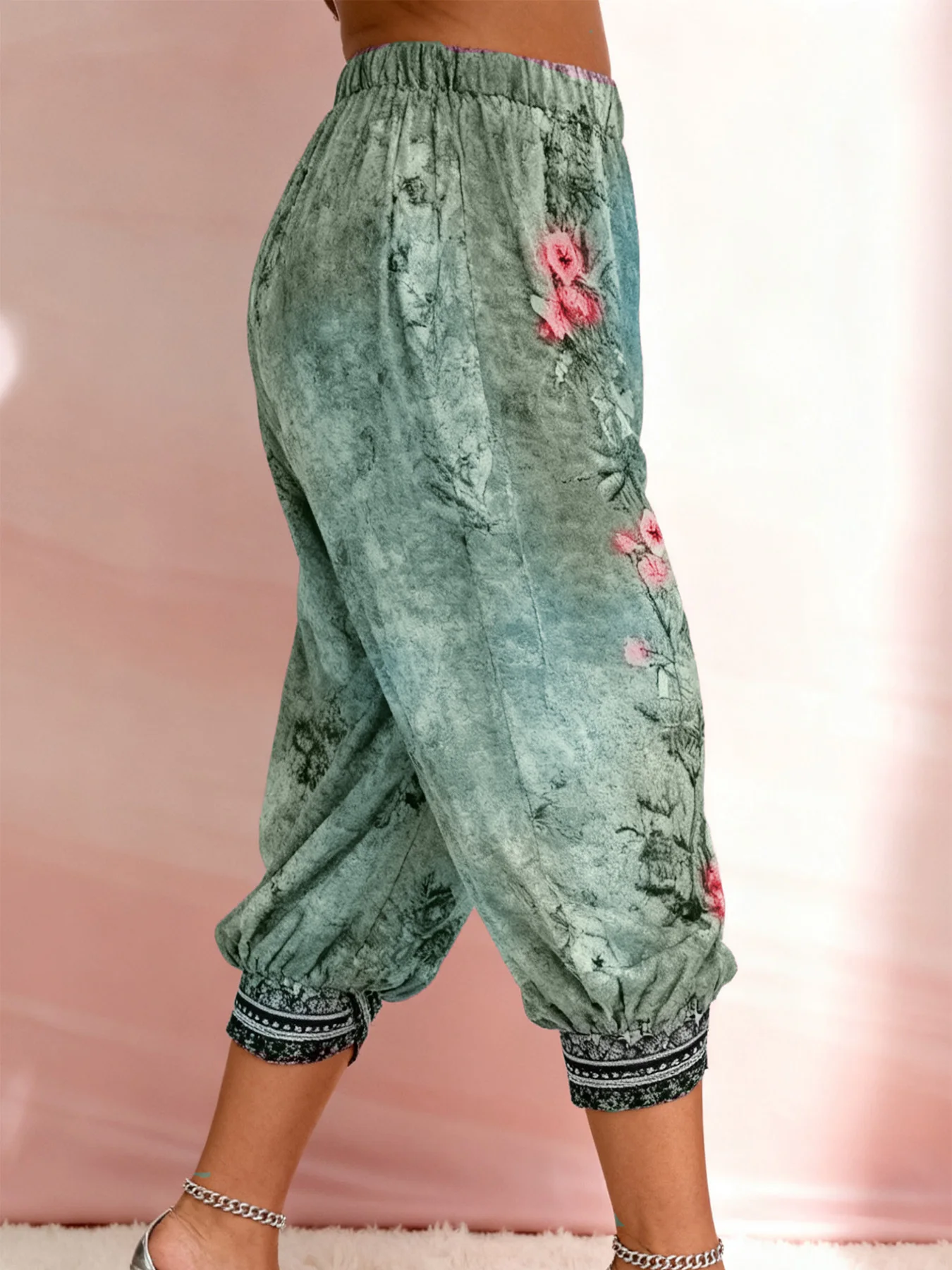 Retro Blended Floral Brushstroke Print Plus Size High Waist Wide Leg Capri Pants, Plush Breathable Comfort Stylish Casual All Season Outdoor Printed Trousers Diverse Color Range For Curvy Females image 4