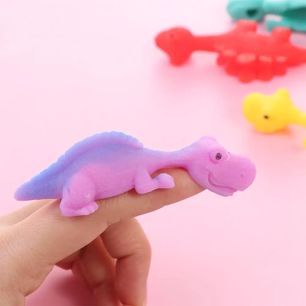 Leuke lastige lancering dinosaurus rekbaar speelgoed elastische vingeruitwerping dinosaurus TPR speelgoed grappige vliegende vingervogels kinderen cadeau