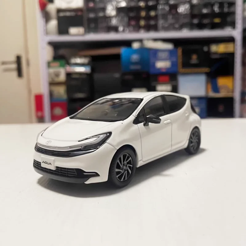 

Diecast 1:30 Scale Alloy PRIUS JDM Car Model Finished Product Simulation Toy Collection Gift Static Display