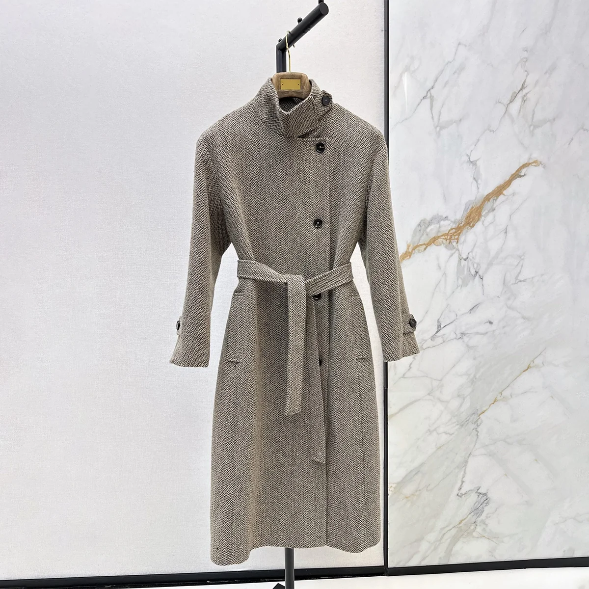 2026 High quality women's shoulder sleeves with long straps, waist cinching, old money style woolen coat261016204