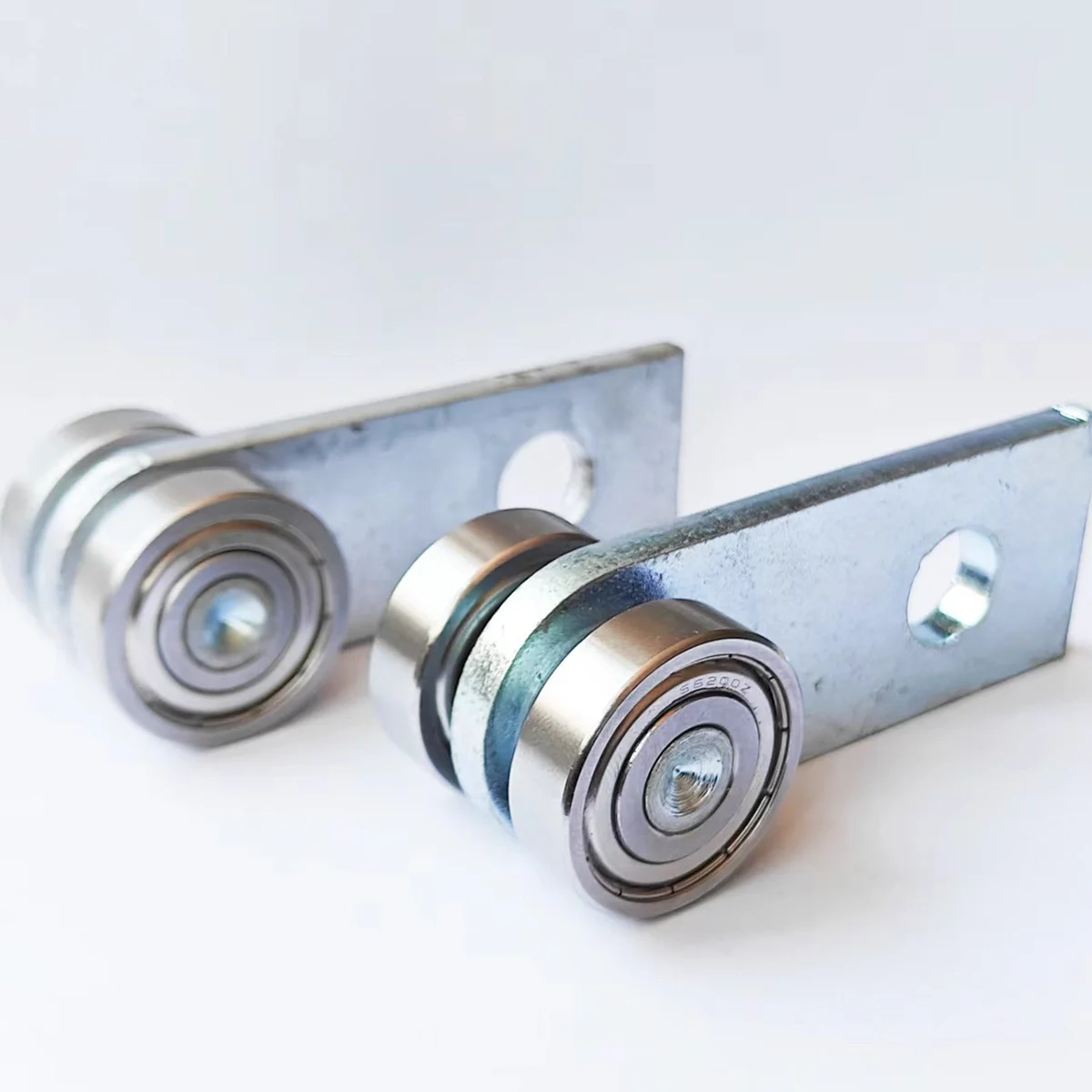 

Single piece pulley component wooden door suspension rail load-bearing small push-pull pulley hardware lifting pulley