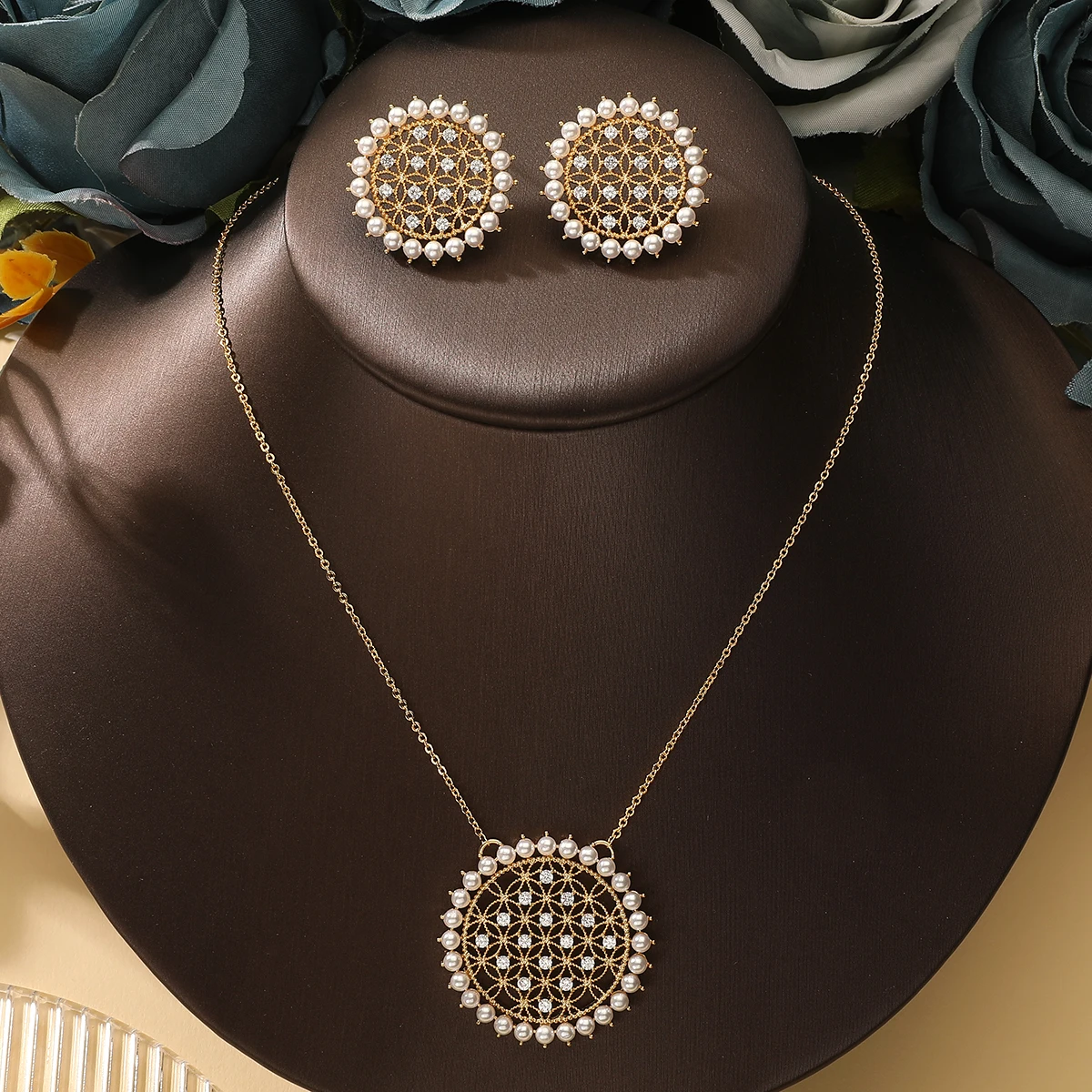 

Women Sweet Fashion Necklace & Earring Hollow Out Dubai Arabian style Round Shape Zircon Pearl Necklace Jewelry Set Accessory