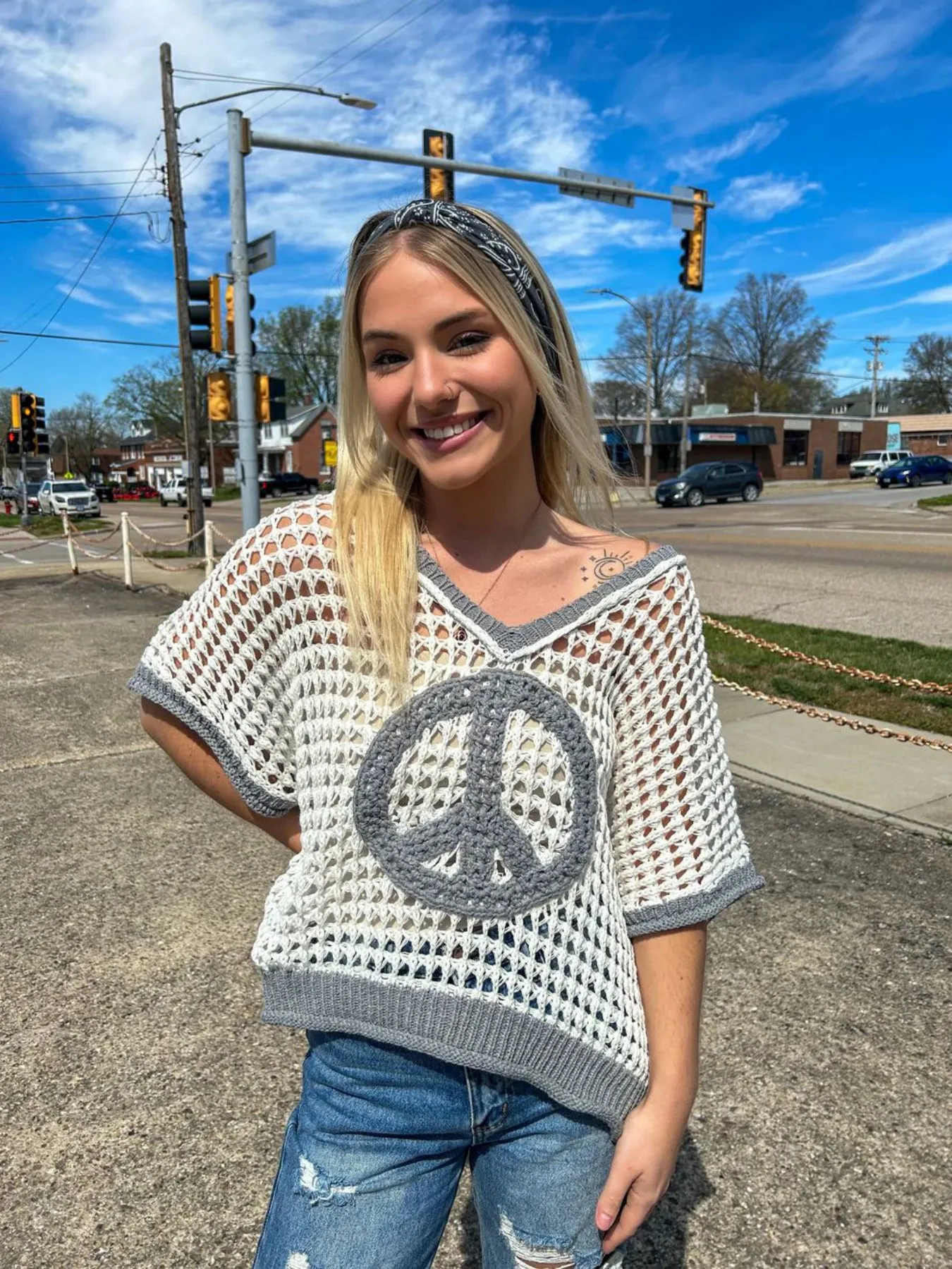 

Women's Boho Peace Symbol Knit Poncho Contrast Binding Loose Fit Hollow Out Crochet Pullover for Summer Beach Casual Wear