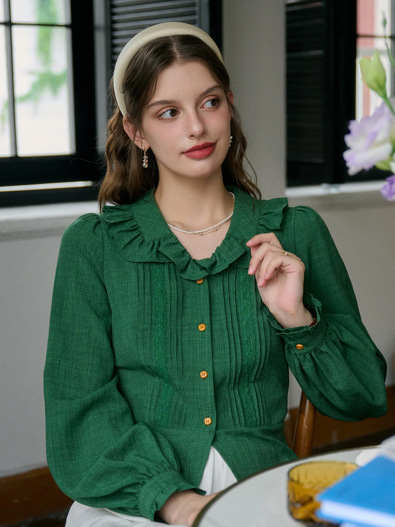 Prosta damska koszula z długim rękawem w stylu retro, 100% poliester, kołnierzyk Peter Pan, zapinana na guziki