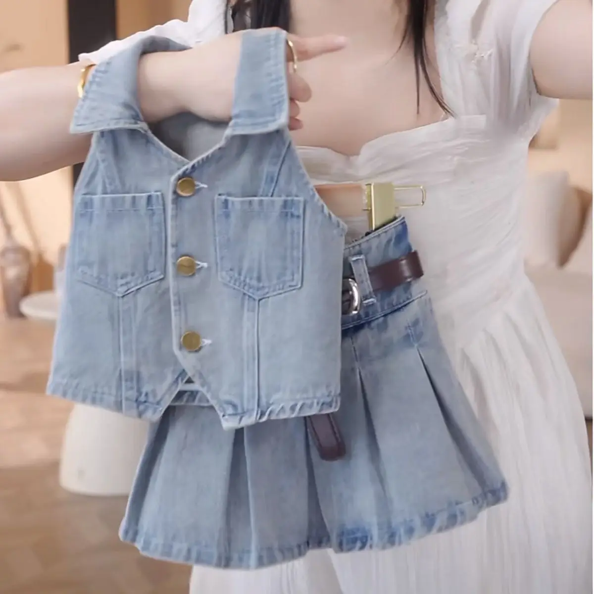 

Girls' summer denim suit 2025 new children's vest sleeveless vest short skirt two-piece set