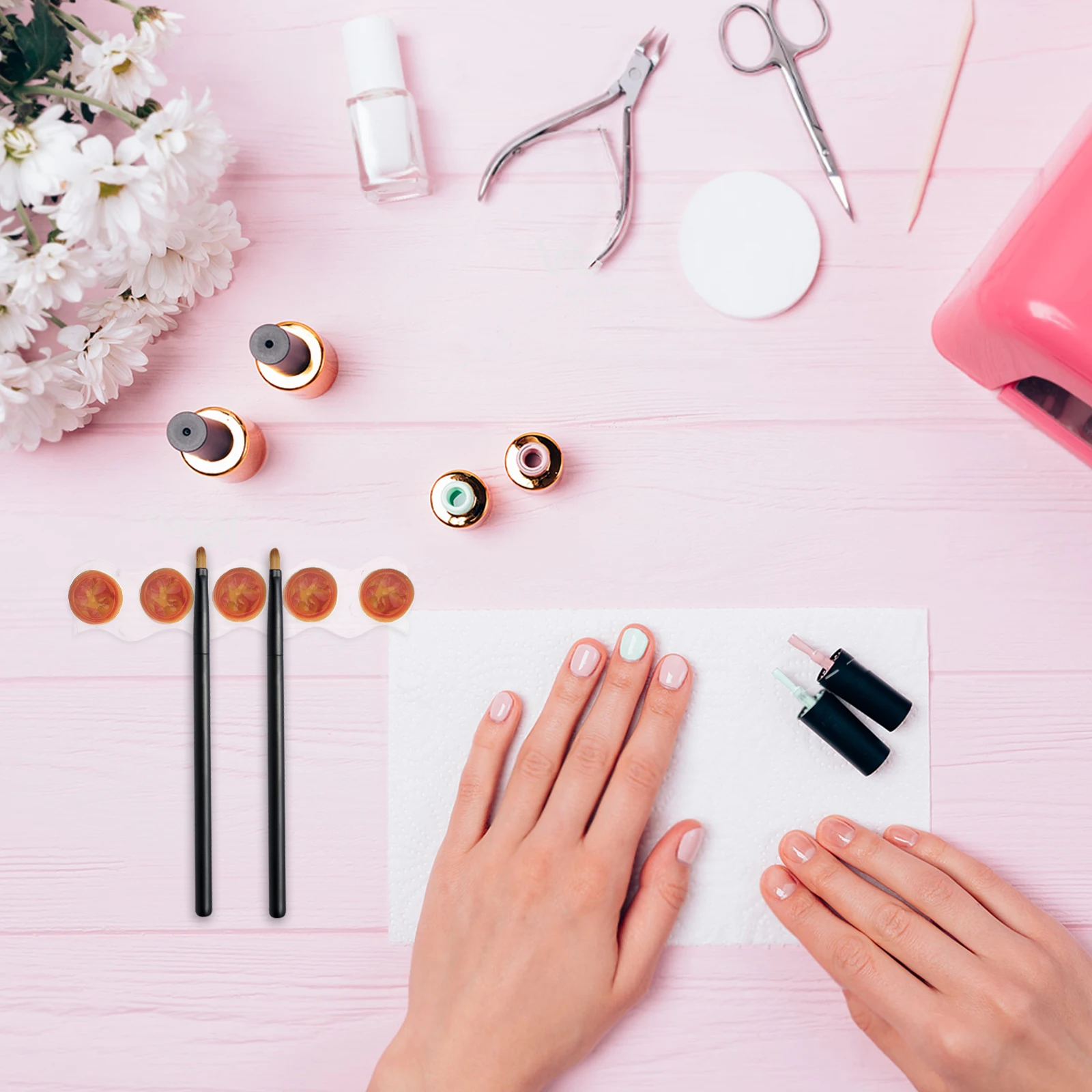 

Cute Acrylic Nail Art Holder Makeup Brush Storage Rack Durable Cartoon Design Portable Stationery Organizer Stand For Home Salon