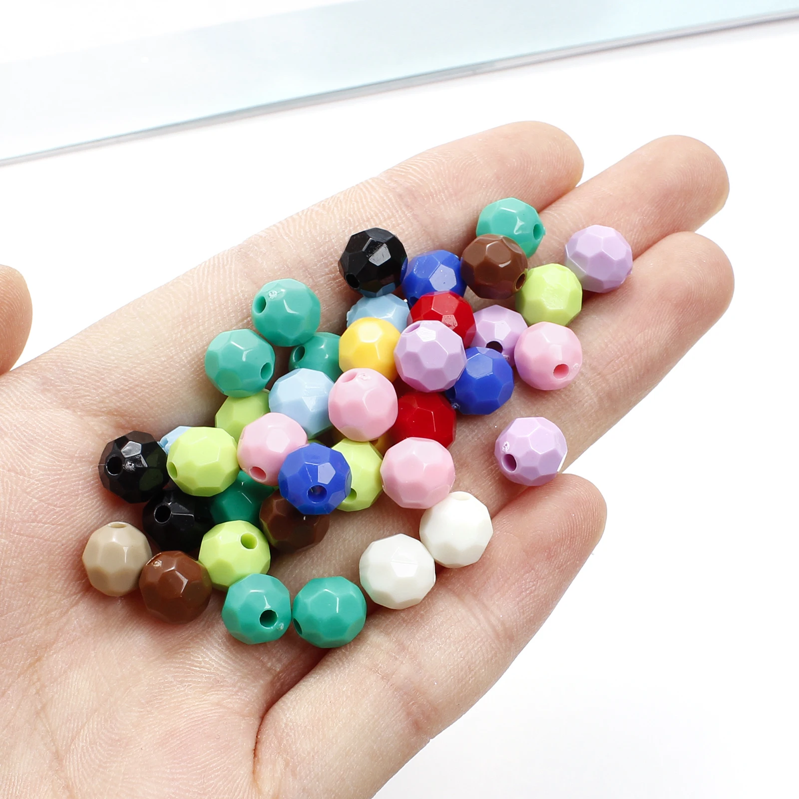 100 Stück 8mm Mehrfarbige Facettierte Acrylperlen Runde Form Zwischenperlen für Schmuckherstellung DIY Armband Halskette Zubehör – Detail 5