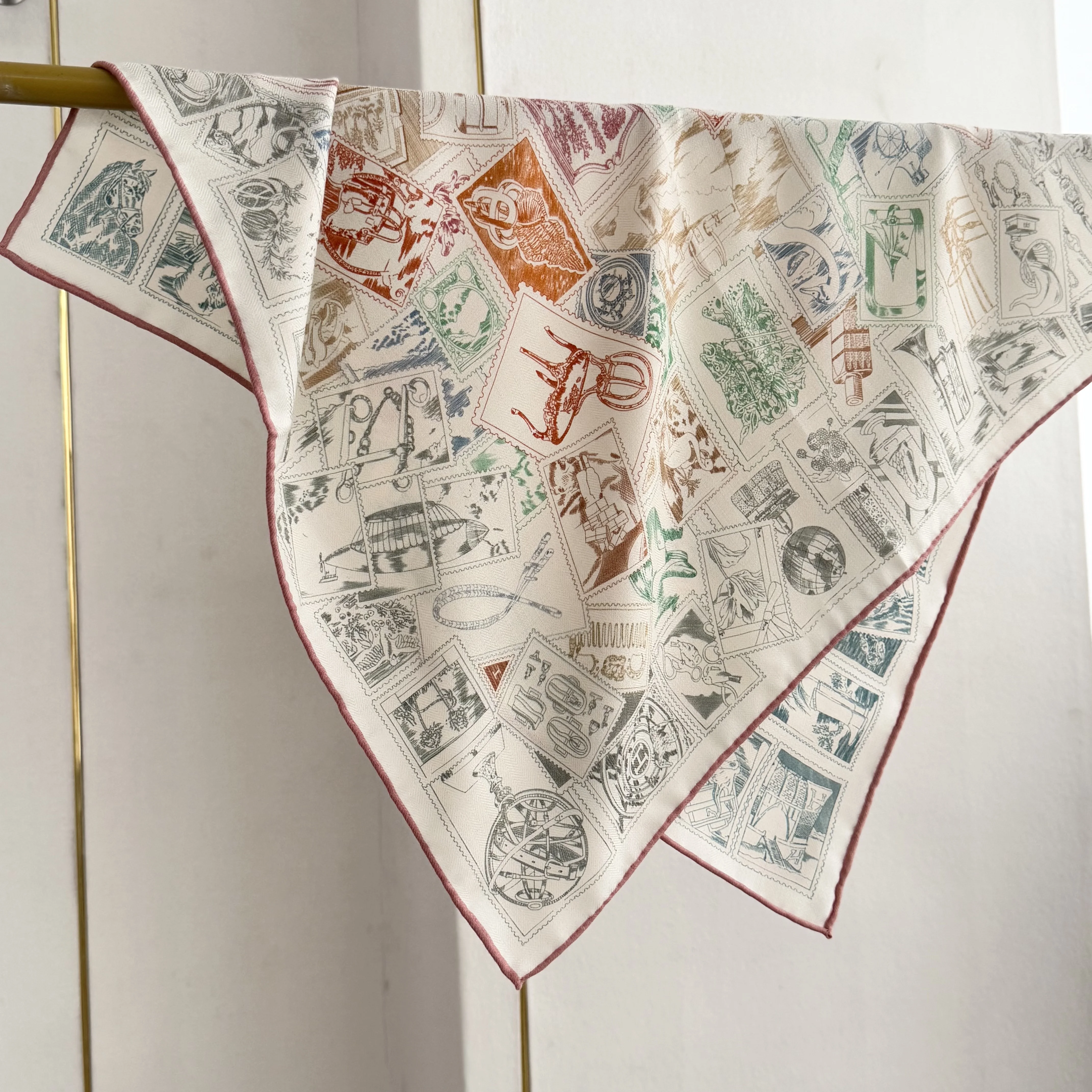 

Двусторонний женский шелковый шарф контрастного цвета осень-зима, новый стиль, 70% шерсть, 30% шелковый шарф, 65*65 см, теплый платок, утеплитель для шеи