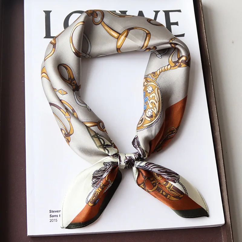 Luksusowe Jedwabne Apaszki Małe Bandany Szale Letnie Apaszki Damskie Foulard Femme Prezent dla Zakochanych Matki Dekoracja Odzieżowa