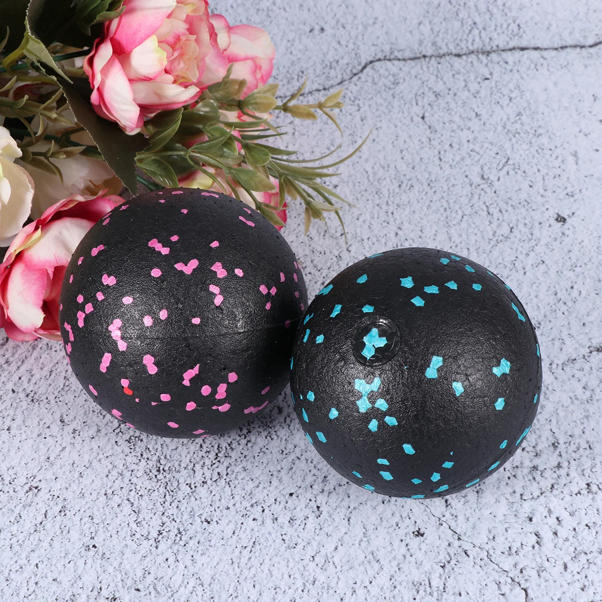 

2Pcs Yoga Auxiliary Ball Durable Fitness Ball for Pilates Stretching Foot Massage Home Exercise Tool Yoga Balls