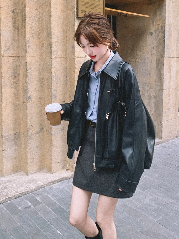 2025 New Fashionable Cool Solid for Women Autumn Zip Up Press Button Detail Dual Pocket PU Leather Moto Jacket Outwear Wh61