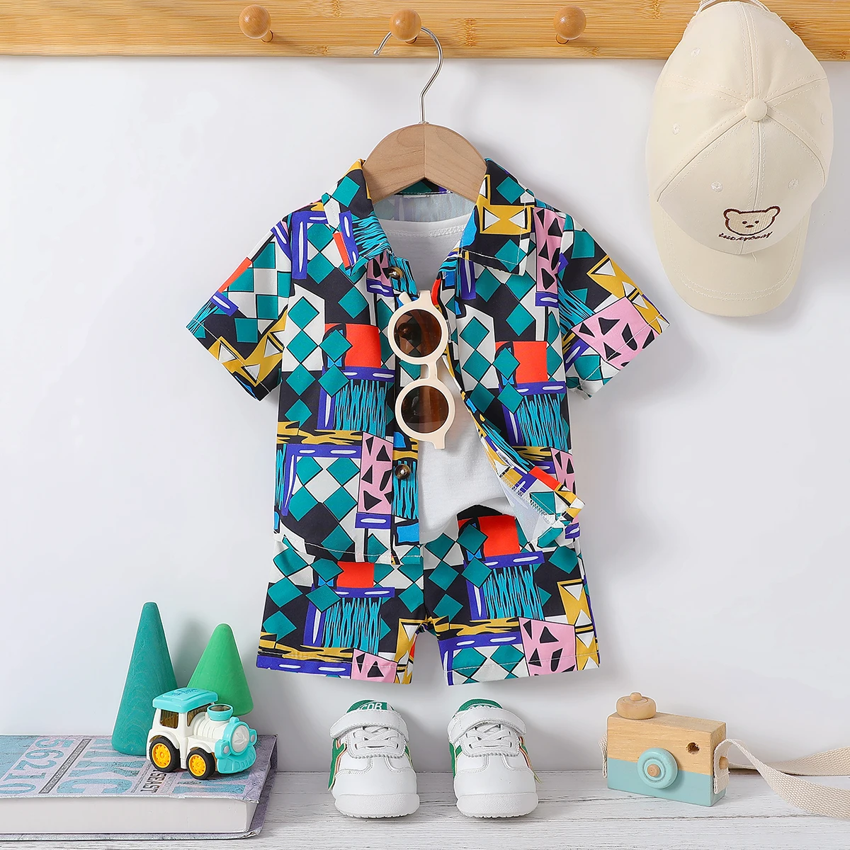 

Boys’ Hawaiian-Style Flowered Shirt Kids’ Summer Short-Sleeved Suit for Beach Vacation