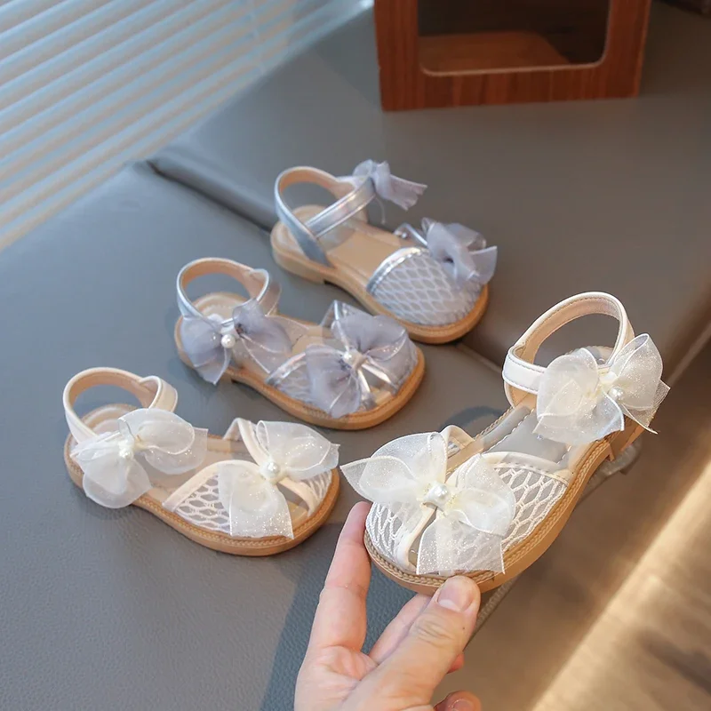 

Детские сандалии с закрытым носком для девочек, лето 202, нескользящая подошва, пляжный отдых, милые вечерние свадебные туфли принцессы с бантом для малышей