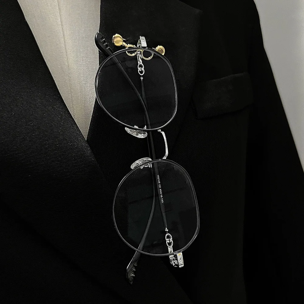 Creative Mini Eyeglasses Shape Metal Brooches Dual Use Glasses Holder Lapel Pin for Women Men Teachers Office Suit Coat Jewelry