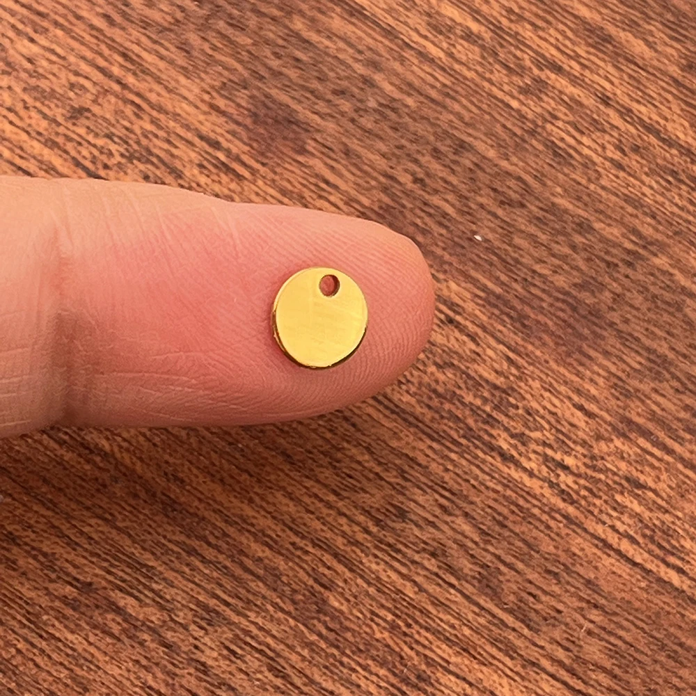 MaiLun50 Stück 6 mm individuelle Logo-Tags Mini-Disc Edelstahl-Tags Lasergravierte Kreis-Tags Gravierbare Charms Schmuckzubehör – Detail 3