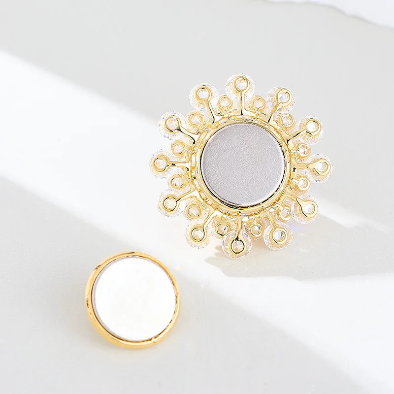 Брошь в виде снежинки из микроинкрустации цирконом тяжелой промышленности, высококачественный и универсальный корсаж с бесшовной магнитной застежкой