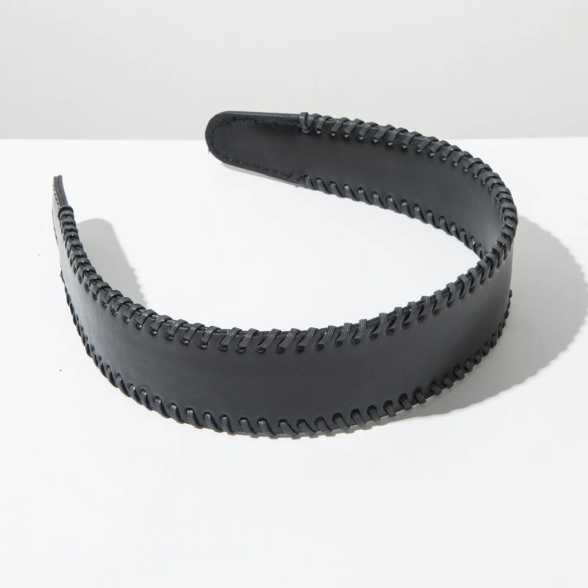 Neues PU-Leder Stirnband mit Farbblockierung, Breitkrempiges, Retro, Hochwertiges Stirnband, Vielseitiges Accessoire für den Täglichen Gebrauch – Detail 8
