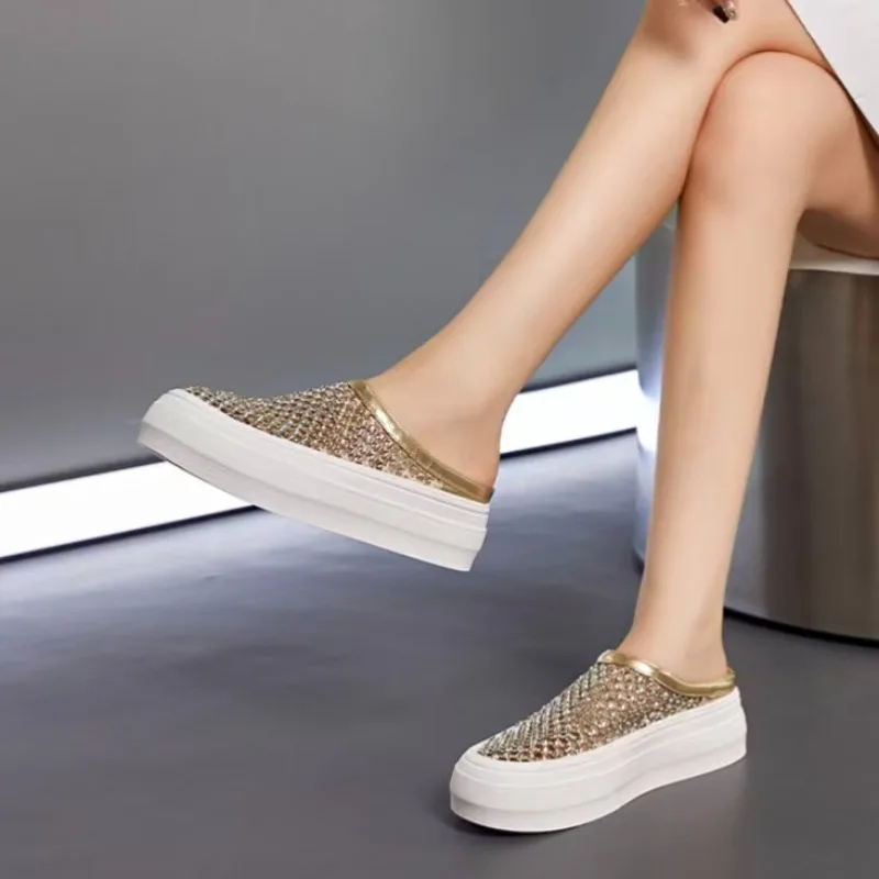 

Шлепанцы с камнями и толстой подошвой Baotou 2026: Женские летние дышащие уличные шлепанцы с вырезами, модные полузакрытые сандалии