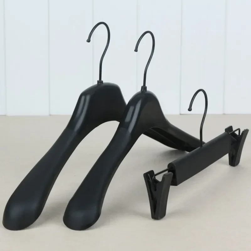 10pcs Black Thick Wide Shoulder Plastic Clothes Hanger for Coats Jacket and Fur